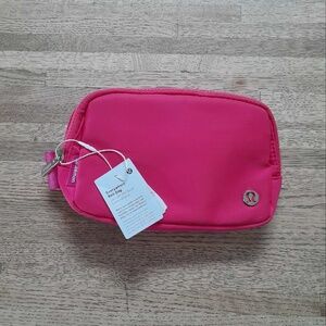 Lululemon Everywhere Belt Bag Sonic Pink